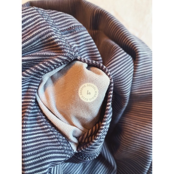 🍋🚫SOLD🚫NWOT Lululemon 21” Align Crop🍋 - Picture 6 of 7